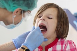 Trẻ bị áp xe amidan có nguy hiểm không? Cách trị ra sao?
